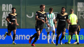 Figueiredo celebra depois de marcar o primeiro golo da partida