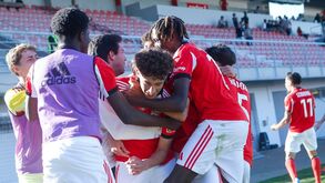 Benfica festeja vitória contra o FC Porto após reviravolta no marcador