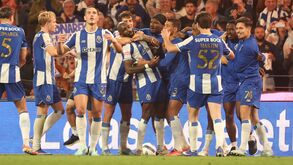 Festejos azuis e brancos de pouca dura 