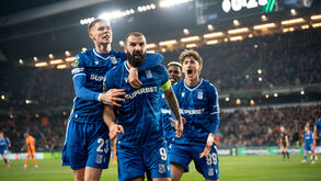 Lech Poznan lidera o campeonato polaco... mas com muitos pontos perdidos