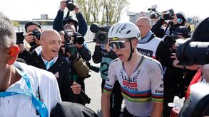 Pogacar após conquistar a Volta a Flandres