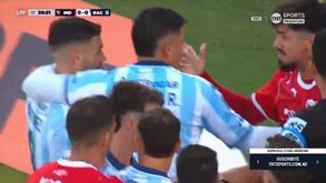 Insólito na Argentina: falhou uma 'Panenkada' e adversários... foram celebrar com ele