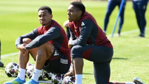 Gabriel Magalhães e Jurrien Timber no treino do Arsenal