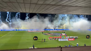 Fogo de artifício antes do Casa Pia-Benfica deixou Estádio de Rio Maior neste estado