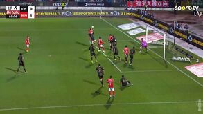 O golo de Ríos que colocou o Benfica na frente: jogadores do Casa Pia pediram falta de Schjelderup