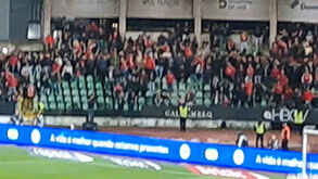 'Benfica é nosso' e 'joguem à Benfica': adeptos contestam equipa após empate com o Casa Pia