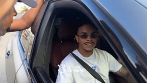 «Estás de risadinha, maluco?»: adeptos do Corinthians 'apertam' antigo jogador do V. Guimarães