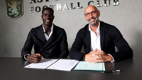 Amadou Onana, do Aston Villa, associado ao Manchester United 