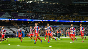Jogadores do Bayern Munique entram no relvado de Santiago Bernabéu