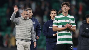 Rafael Nel ao lado de Rui Borges no final do Sporting-Arsenal
