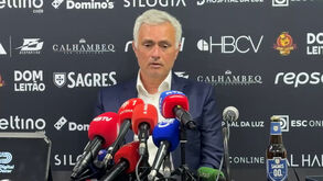 Mourinho disse que Prestianni não treinou após voltar da Argentina, mas as imagens do Benfica desmentem-no