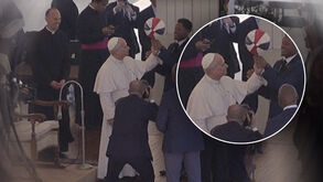 Harlem Globetrotters foram ao Vaticano e ensinaram truque ao Papa