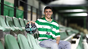 Duarte Tomás, jovem promessa do Sporting, celebra contrato profissional