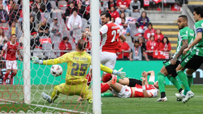 O momento em que Grillitsch marcou de calcanhar ao Betis