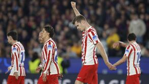 Jogadores do Atlético festejam triunfo frente ao Barcelona
