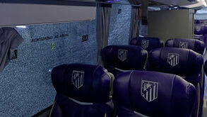 Espanhóis mostram como ficou o autocarro do At. Madrid após ser apedrejado por adeptos do Barcelona