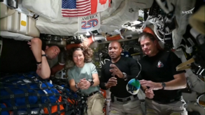 «Deixou-nos boquiabertos»: astronautas descrevem eclipse da Terra visto da órbita da Lua