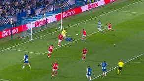 Golo de William Gomes no FC Porto-Nottingham