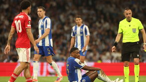 Marco Guida dirige o FC Porto-Nottingham