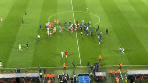 Final do FC Porto-Nottingham: Vítor Pereira cumprimentou quase todos e até 'consolou' Diogo Costa