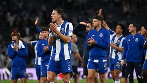 Jogadores do FC Porto no final do encontro com o Nottingham