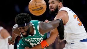 Neemias Queta em ação frente aos New York Knicks