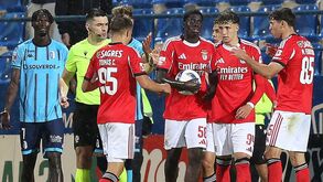 Insultos a Banjaqui e cuspidela para o banco valem multa de 1560 euros: jogador reagiu e foi repreendido