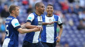 Fernando, ex-jogador do FC Porto, anuncia reforma aos 38 anos