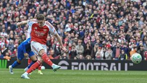 Gyökeres marca de penálti frente ao  Bournemouth