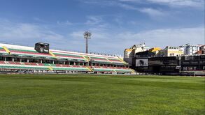 Estádio Cidade de Amadora pronto para o jogo E. Amadora-Sporting