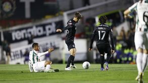 Jogo E. Amadora-Sporting: Trincão em ação no relvado