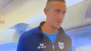 Bizarro: jogador argentino grita 'bomba' em avião e acaba detido