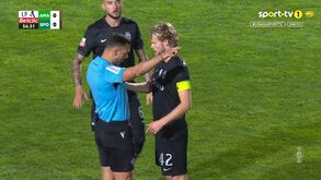Hjulmand em discussão acalorada com o árbitro do E. Amadora-Sporting: as imagens do momento