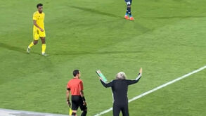 Jorge Jesus a dar show: dos estranhos gestos à peculiar forma de 'conversar' com Brozovic