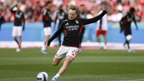 Aquecimento de jogador do Benfica antes do jogo contra o Nacional