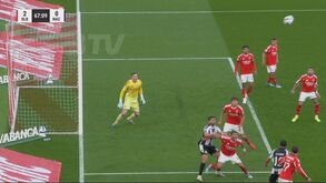 Nacional marcou na Luz mas golo foi anulado por causa desta falta