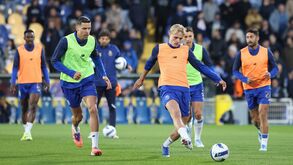 Jogadores do FC Porto no Estádio António Coimbra da Mota, em jogo contra o Estoril