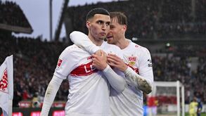 Jogadores do Estugarda festejam vitória frente ao Hamburgo na Bundesliga