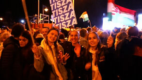 Celebrações nas ruas da Hungria após derrota de Viktor Orbán