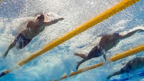 Russos e bielorrussos voltam a competir na natação