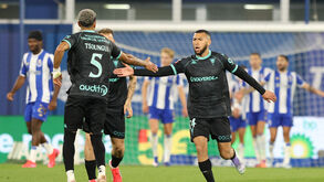 Begraoui celebra golo na derrota do Estoril diante do FC Porto