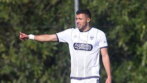 Luccas Paraizo espreita lugar no onze de Carlos Fangueiro