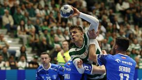 Kiko Costa no centro das atenções, com Flensburg interessado