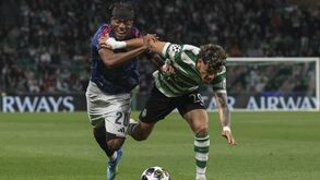 Maxi Araújo travou vários duelos com Madueke na primeira mão