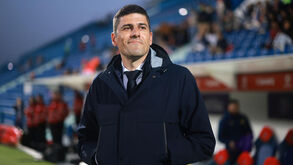 Francisco Neto junto ao banco de suplentes de Portugal