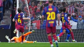 Jogo de futebol entre At. Madrid e Barcelona na Liga dos Campeões