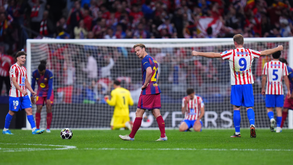 De Jong frustrado pela eliminação do Barcelona diante do Atlético Madrid na Champions League