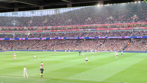 Jogo de futebol entre Arsenal e Sporting na Liga dos Campeões