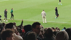 Pote até entrou em campo e João Simões ficou desolado: as reações sportinguistas ao lance que podia ter dado prolongamento