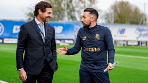 André Villas-Boas à conversa com o treinador do FC Porto, Francesco Farioli, no Olival